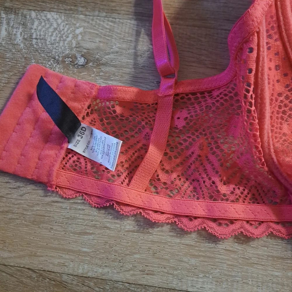 Kiss & Tell Intimates Hot Pink Padded Push-up Lace Bralette Bra Size 36D NWOT